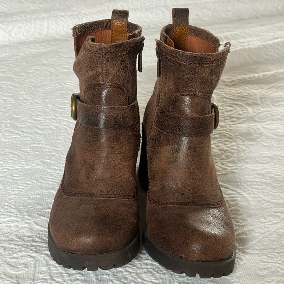 Lucky Brand Shoes - Lucky Brand brown distressed boots